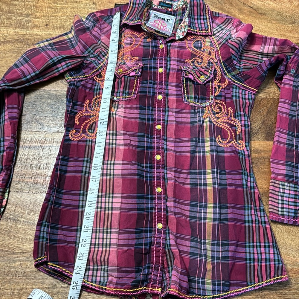 Destined to Roar Clothing western button down pink purple snap rhinestone cross - Picture 11 of 11